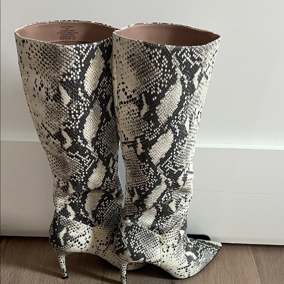 Steve Madden Black and White Snakeskin Heeled Boots - Picture 4 of 4